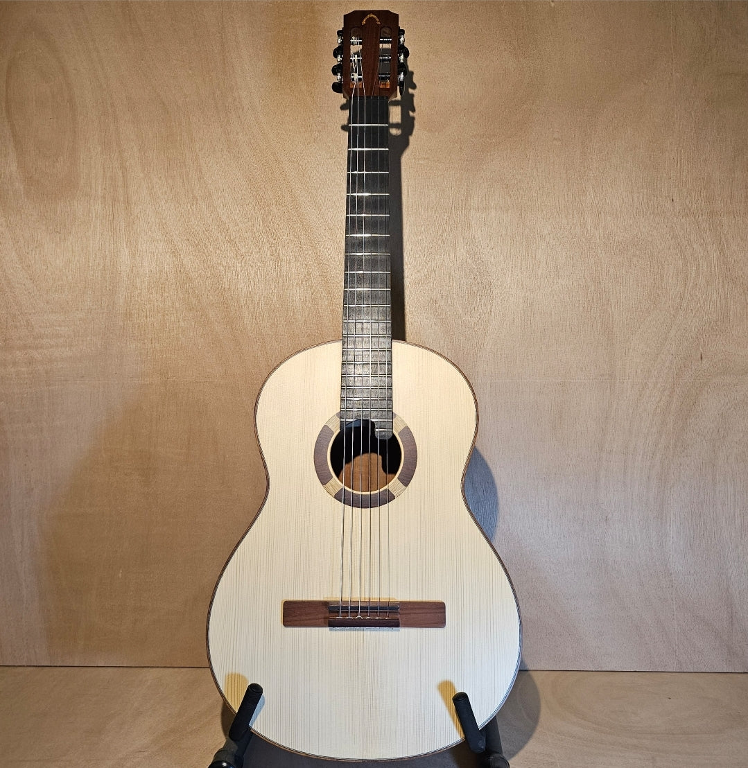 *Vendida* Guitarra Clasica Costa Rica Tapa de Abeto Alemán, Cuerpo de Balsamo