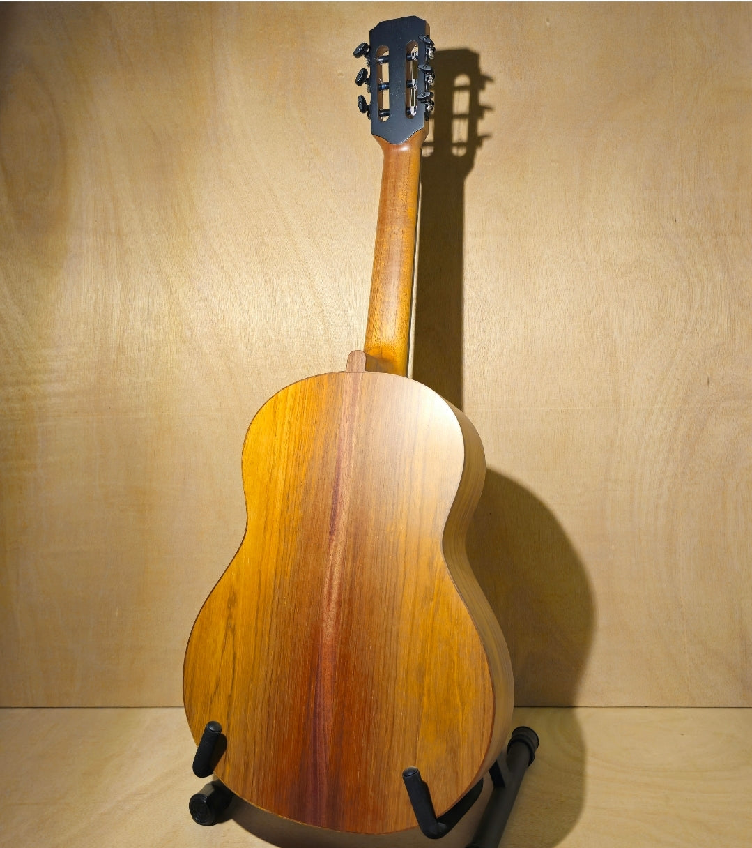 *Vendida* Guitarra Clasica Costa Rica Tapa de Abeto Alemán, Cuerpo de Balsamo